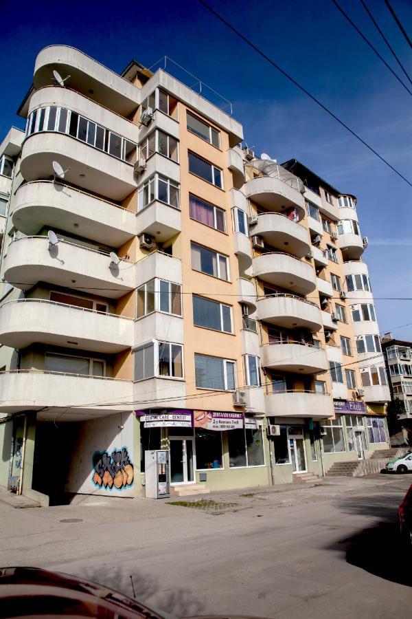 Stadium Apartments 大特尔诺沃 外观 照片