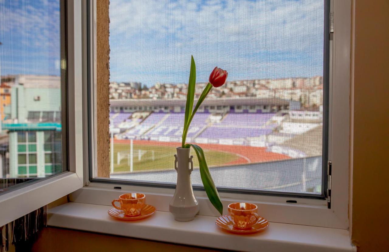 Stadium Apartments 大特尔诺沃 外观 照片